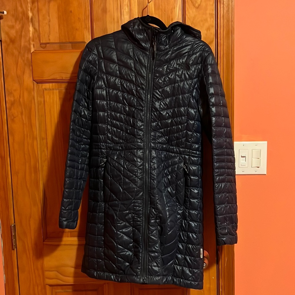 North face thermoball parka with hood. Women’s medium. Navy, new condition